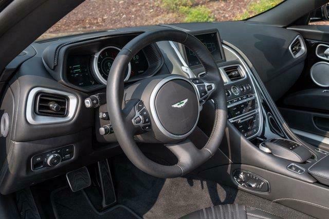 2020 Aston Martin DB11 2DR CPE VOLANTE