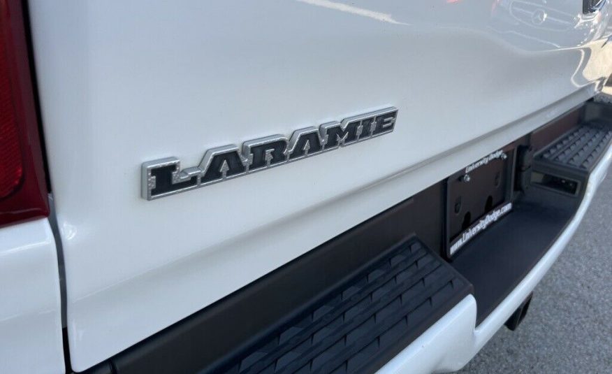2021 Ram 1500 Laramie 17699 Miles Bright White Clearcoat 4D Crew Cab HEMI 5.7L V
