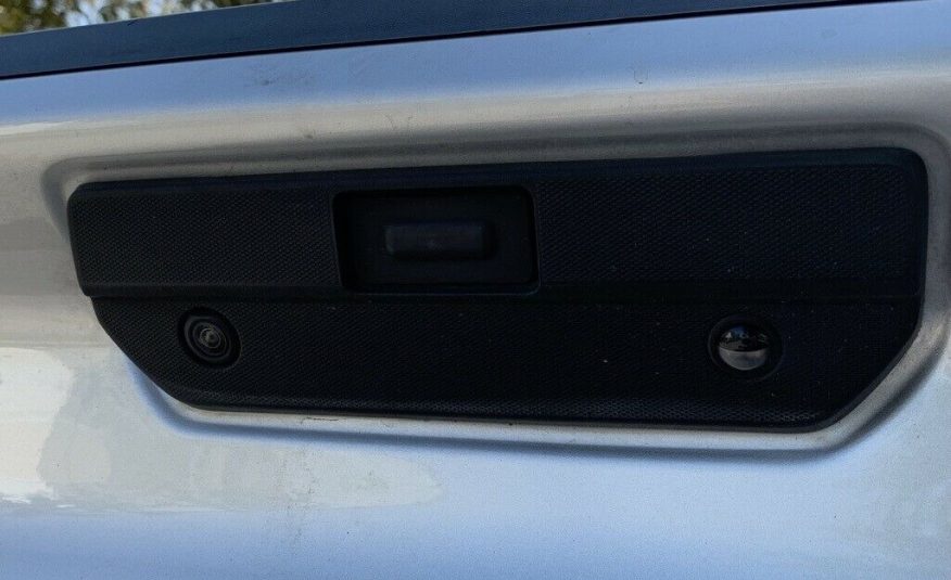 2020 Chevrolet Silverado 1500 Custom 49608 Miles Silver Ice Metallic 4D Crew Cab