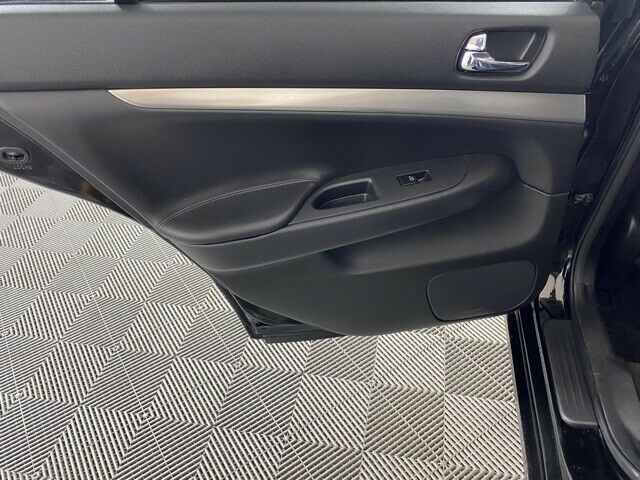 2011 INFINITI G25 X
