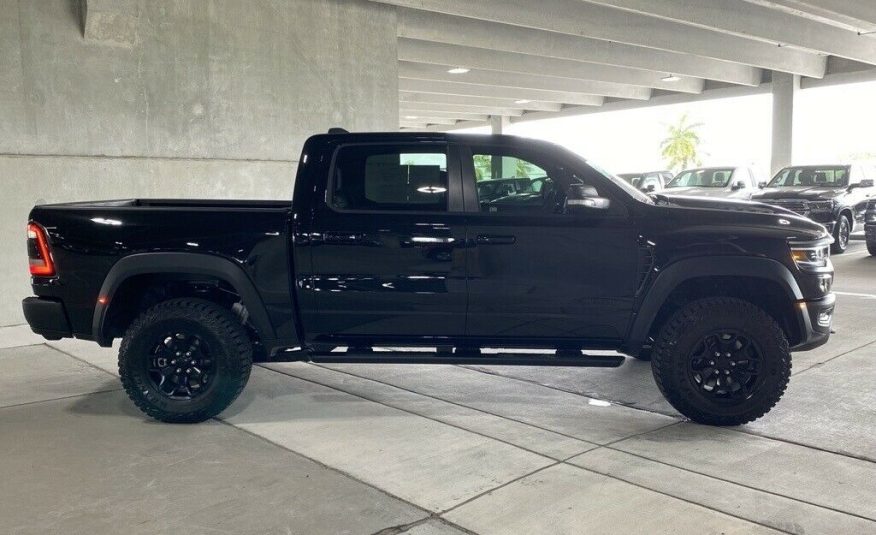 2022 Ram 1500 TRX 1039 Miles Diamond Black Crystal Pearlcoat 4D Crew Cab 6.2L Su