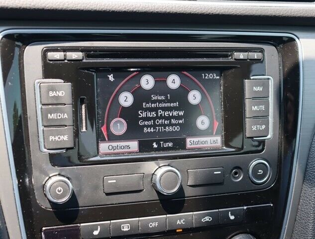 2014 Volkswagen Passat SE wSnrfNav