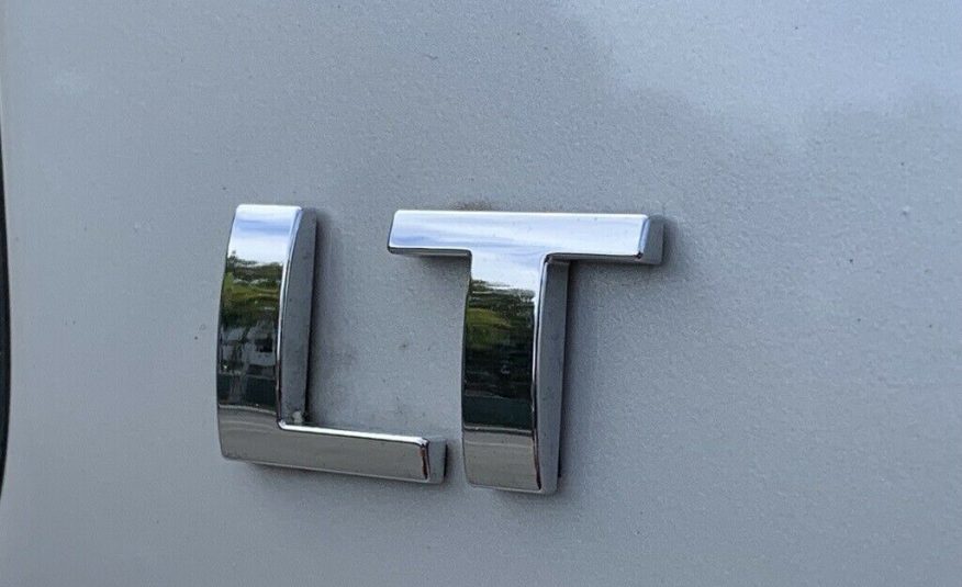 2017 Chevrolet Suburban LT 50741 Miles Iridescent Pearl Tricoat 4D Sport Utility