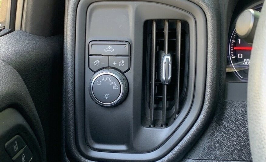 2020 Chevrolet Silverado 1500 Custom 49608 Miles Silver Ice Metallic 4D Crew Cab