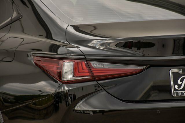 2019 Lexus ES 350 With Navigation