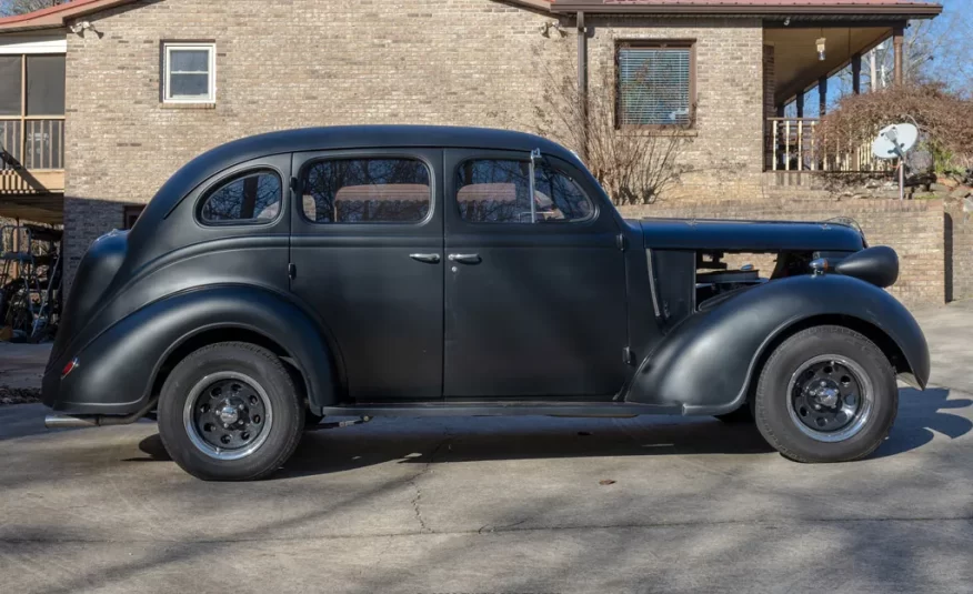 1937 PLY MOUTH DELUXE