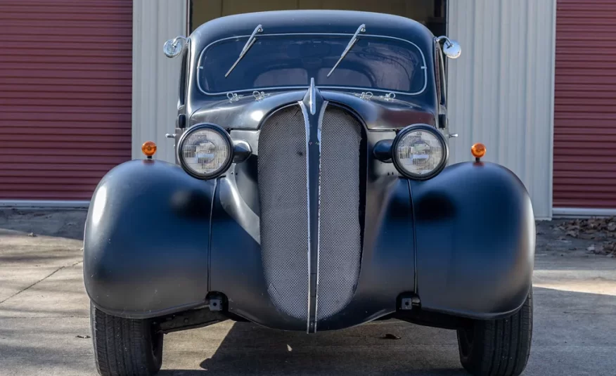 1937 PLY MOUTH DELUXE