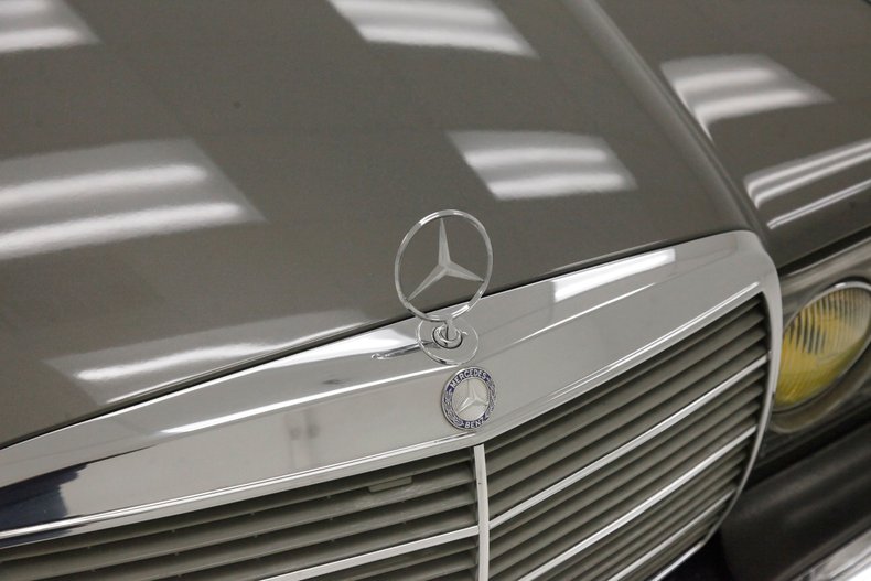 1983 Mercedes-Benz 300D Sedan
