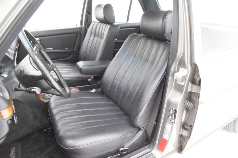 1983 Mercedes-Benz 300D Sedan