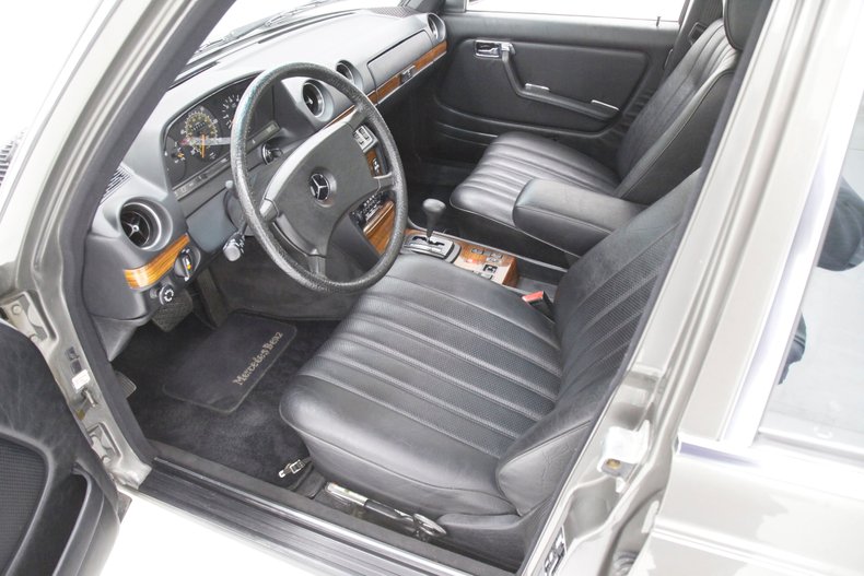 1983 Mercedes-Benz 300D Sedan
