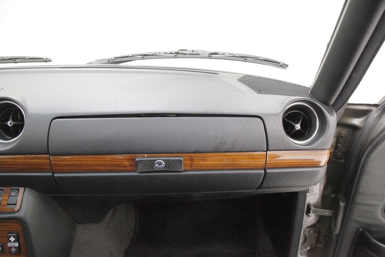 1983 Mercedes-Benz 300D Sedan