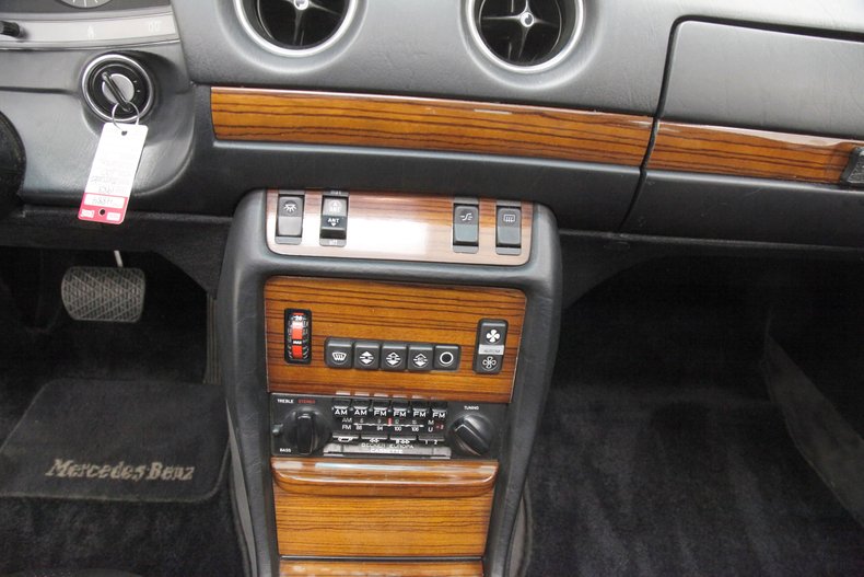 1983 Mercedes-Benz 300D Sedan