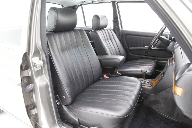 1983 Mercedes-Benz 300D Sedan