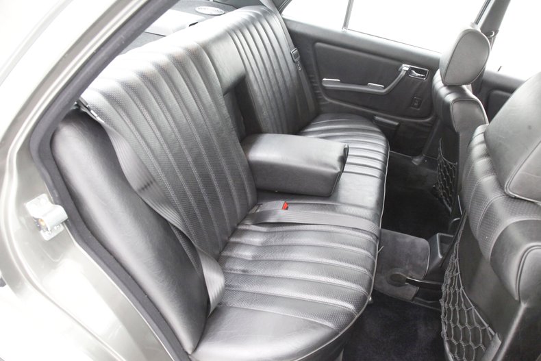 1983 Mercedes-Benz 300D Sedan