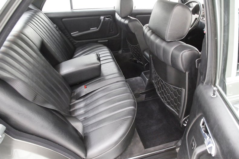 1983 Mercedes-Benz 300D Sedan