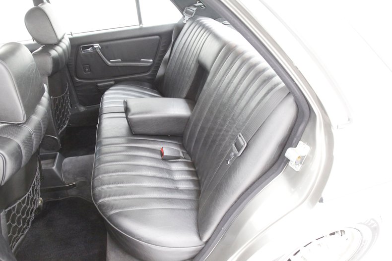 1983 Mercedes-Benz 300D Sedan