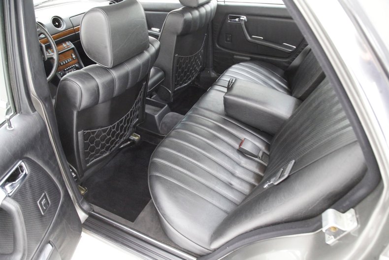 1983 Mercedes-Benz 300D Sedan