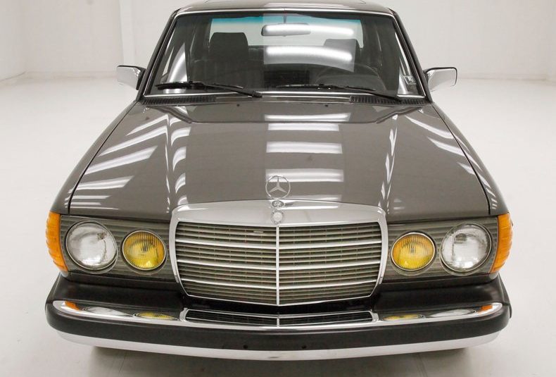 1983 Mercedes-Benz 300D Sedan