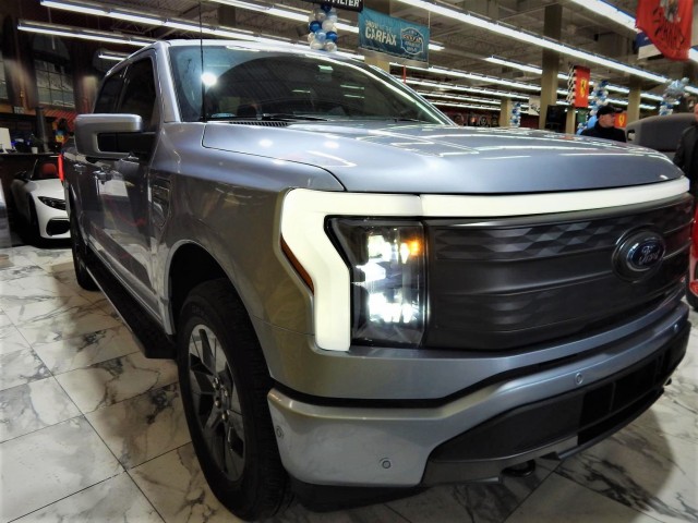 2022 Ford F-150 Lightning XLT 4WD