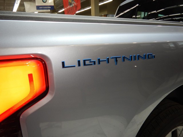 2022 Ford F-150 Lightning XLT 4WD