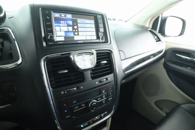2014 Chrysler Town & Country Touring