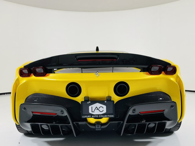 2022 Ferrari SF90 Stradale Highly optioned / Tons of Carbon Fibre