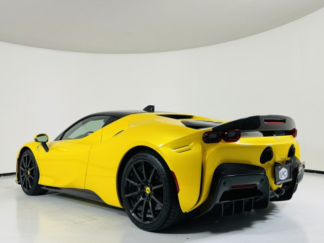 2022 Ferrari SF90 Stradale Highly optioned / Tons of Carbon Fibre