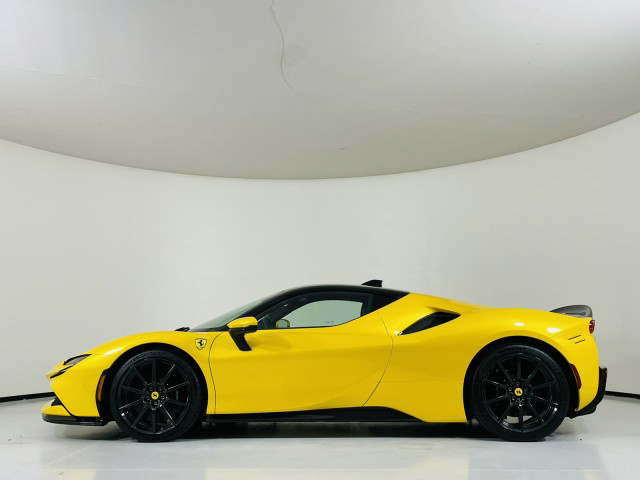 2022 Ferrari SF90 Stradale Highly optioned / Tons of Carbon Fibre