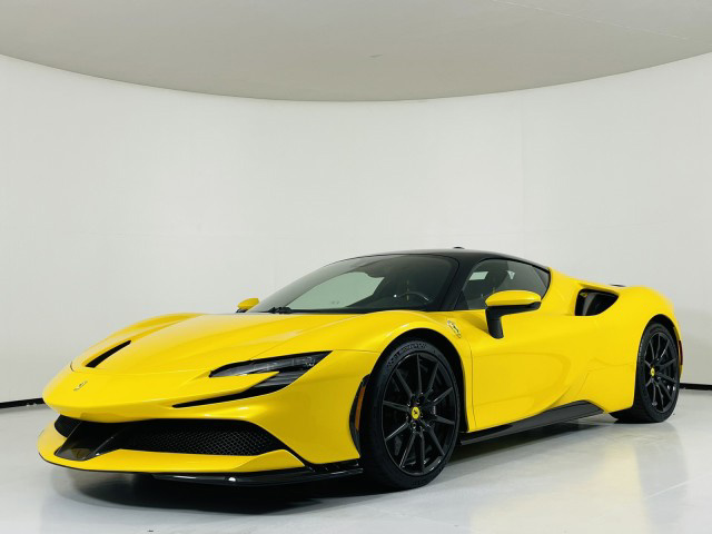 2022 Ferrari SF90 Stradale Highly optioned / Tons of Carbon Fibre