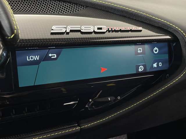 2022 Ferrari SF90 Stradale Highly optioned / Tons of Carbon Fibre