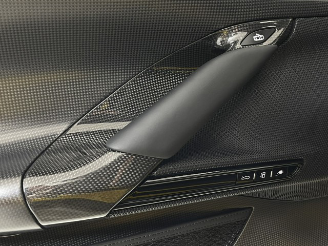 2022 Ferrari SF90 Stradale Highly optioned / Tons of Carbon Fibre