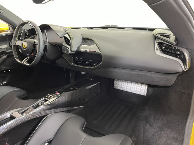 2022 Ferrari SF90 Stradale Highly optioned / Tons of Carbon Fibre