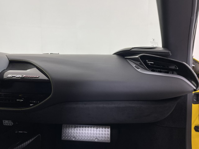 2022 Ferrari SF90 Stradale Highly optioned / Tons of Carbon Fibre