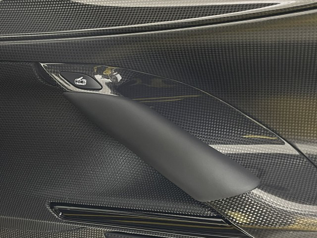 2022 Ferrari SF90 Stradale Highly optioned / Tons of Carbon Fibre