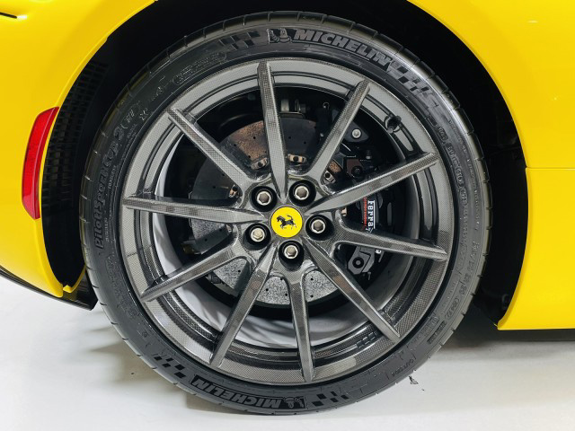 2022 Ferrari SF90 Stradale Highly optioned / Tons of Carbon Fibre