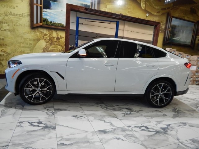 2022 BMW X6 xDrive40i AWD