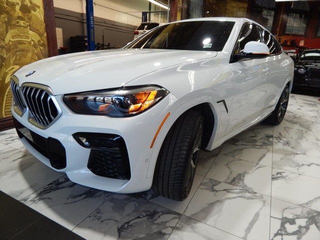 2022 BMW X6 xDrive40i AWD