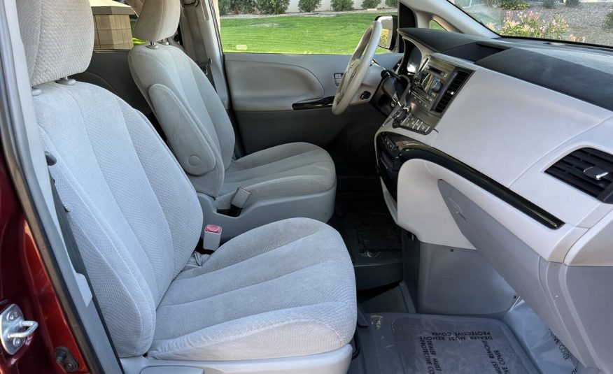 2014 Toyota Sienna LE
