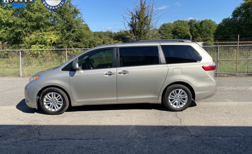 2016 Toyota Sienna XLE