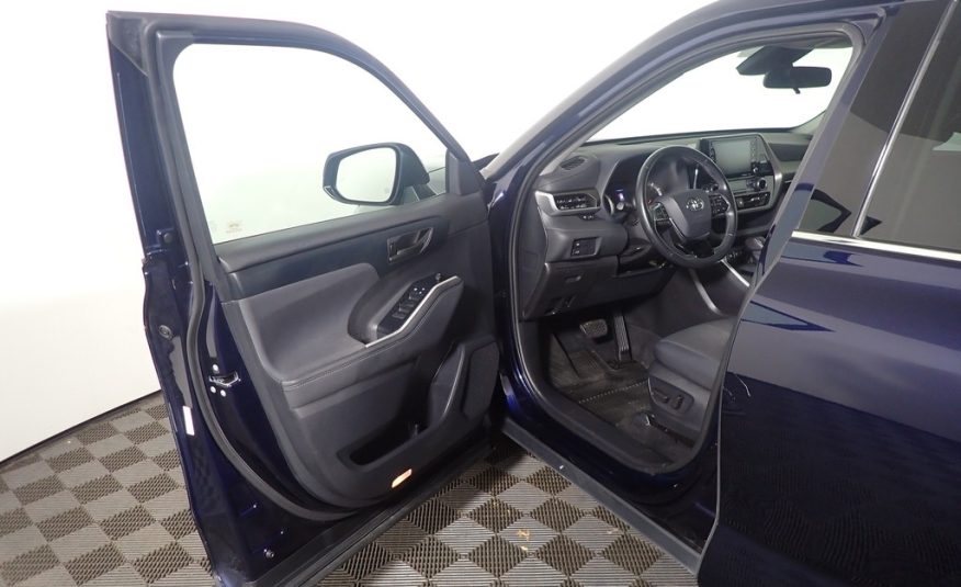 2020 Toyota Highlander LE