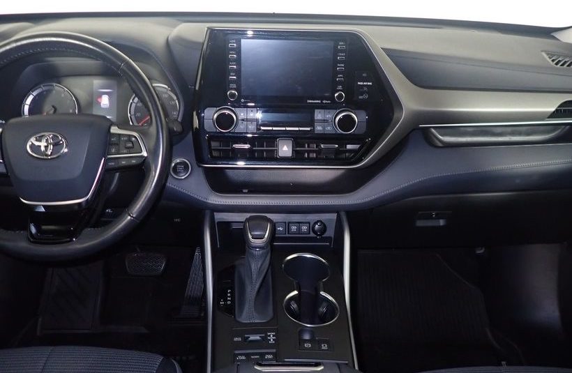 2020 Toyota Highlander LE