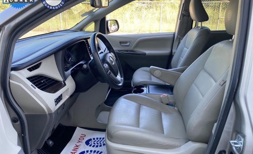 2016 Toyota Sienna XLE