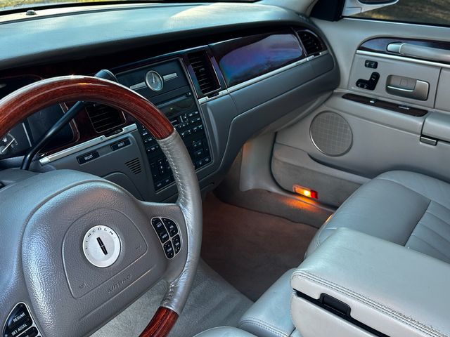 2003 Lincoln Town Car Signature