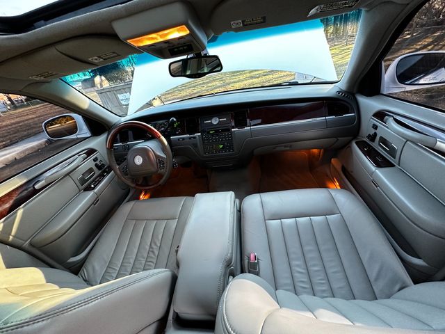 2003 Lincoln Town Car Signature