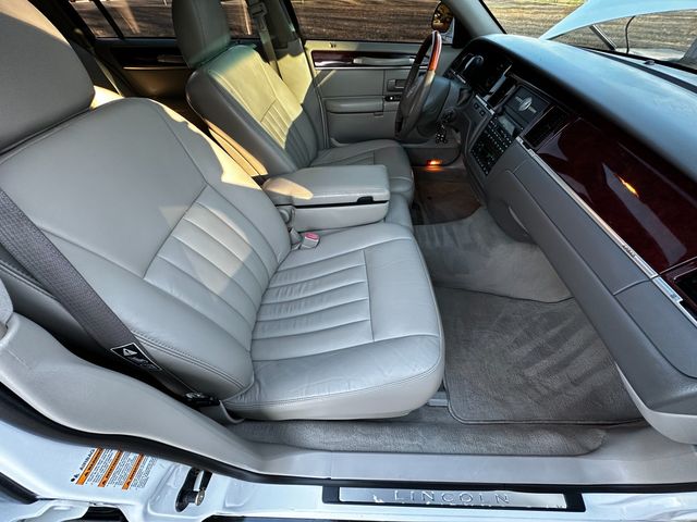 2003 Lincoln Town Car Signature