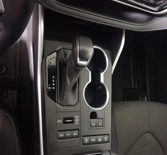 2020 Toyota Highlander LE