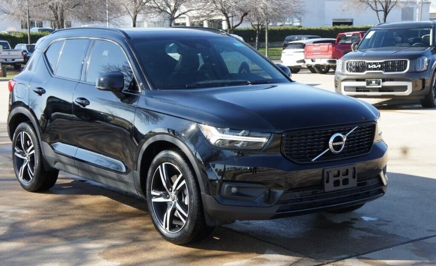 2022 Volvo XC40 R-Design