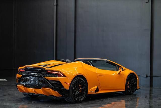 2022 Lamborghini Huracan EVO RWD Spyder Convertible 2D