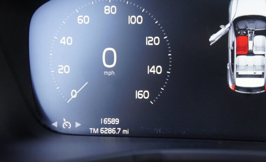 2022 Volvo XC40 R-Design