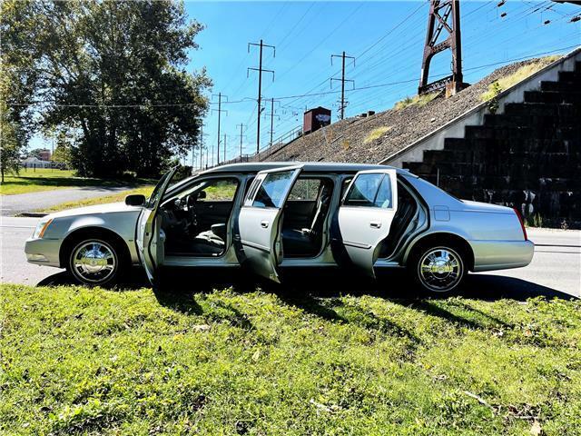 2010 Cadillac DTS Limousine